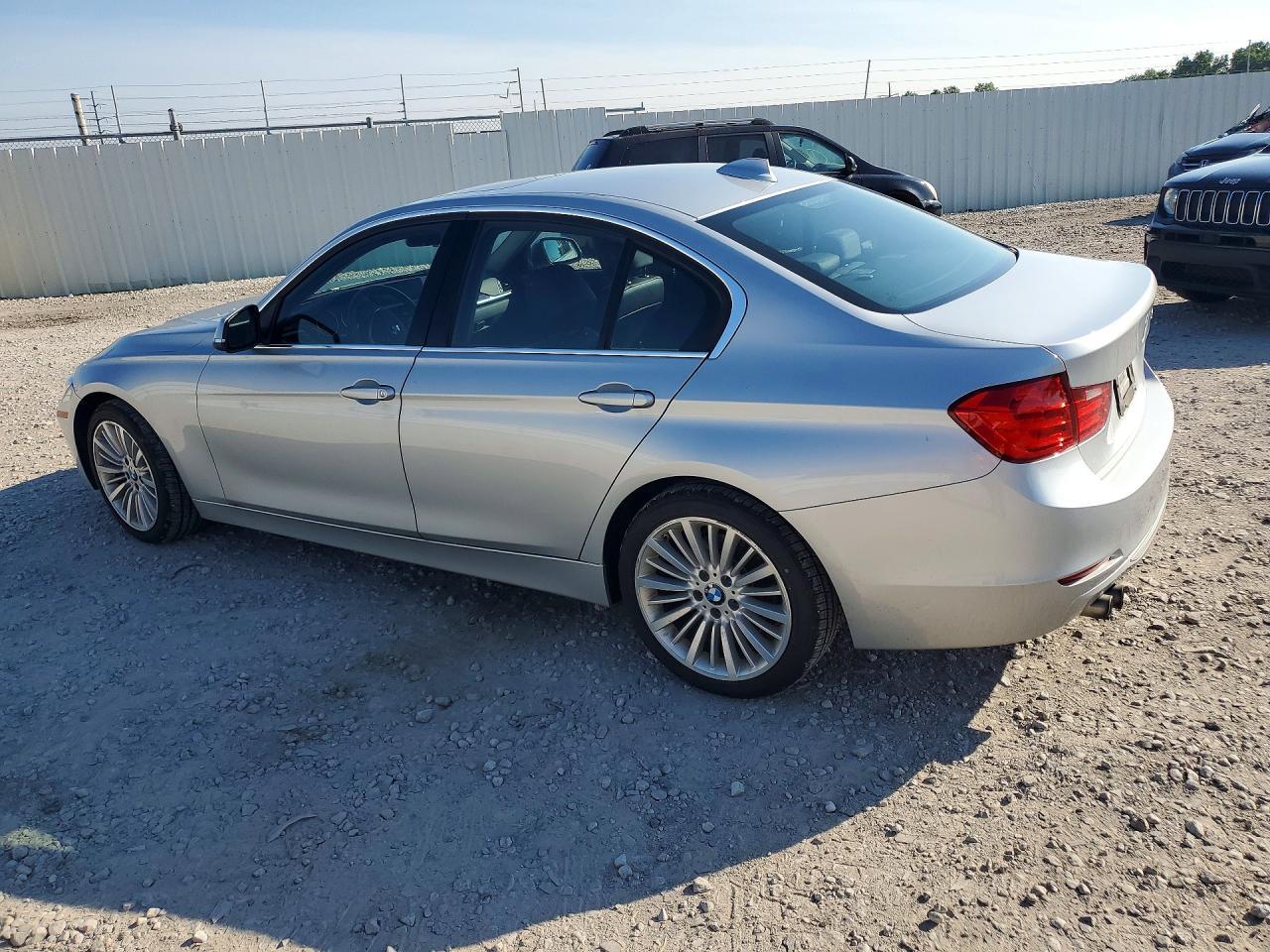 2013 BMW 328 I - zdjęcie 2
