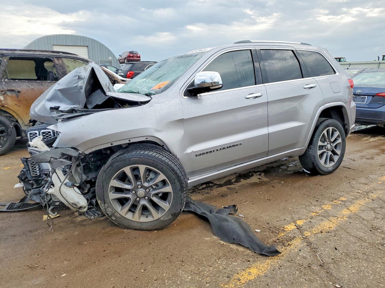 2018 Jeep Grand Cherokee Overland - zdjęcie główne