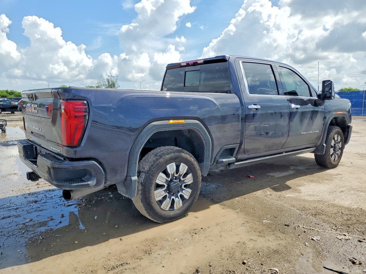 2025 GMC Sierra K2500 Denali - zdjęcie 3