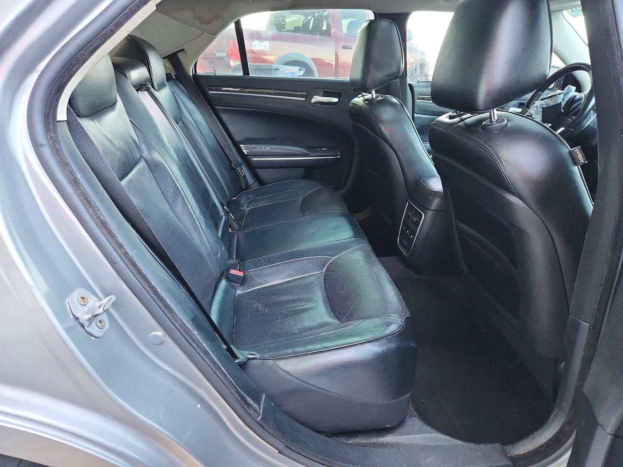 2017 Chrysler 300C - zdjęcie 10