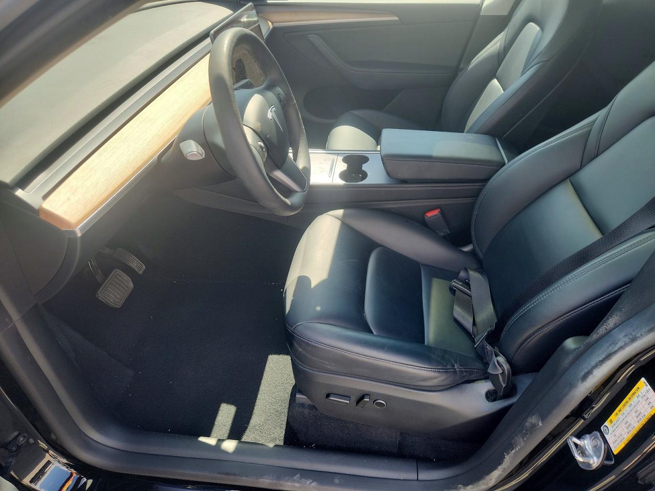 2025 Tesla Model Y - zdjęcie 7