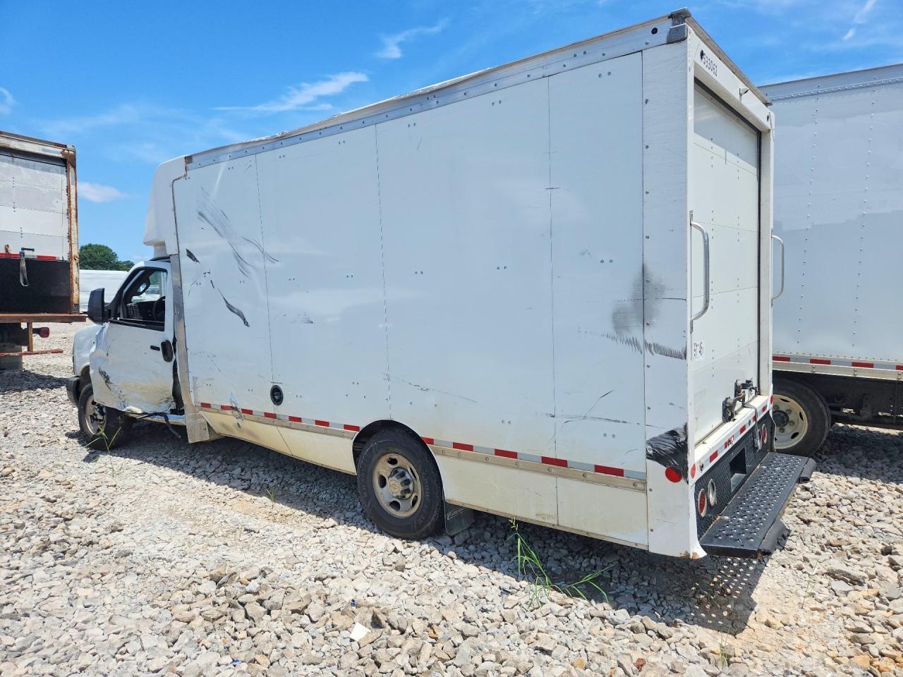 2023 Chevrolet Express G3500 - zdjęcie 2