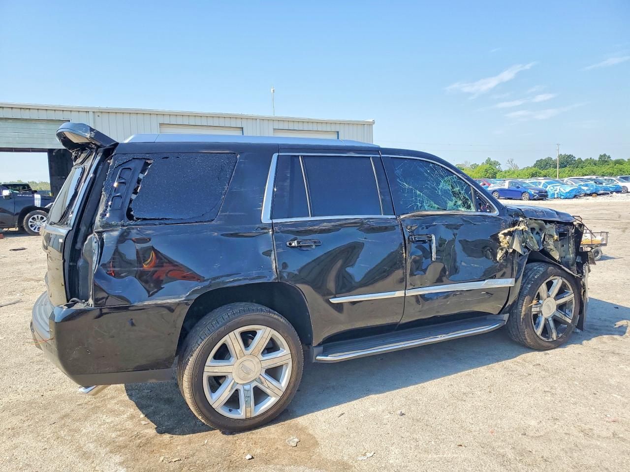 2017 Cadillac Escalade Luxury - zdjęcie 3
