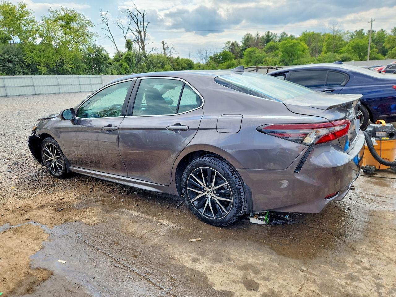 2023 Toyota Camry Se - zdjęcie 2