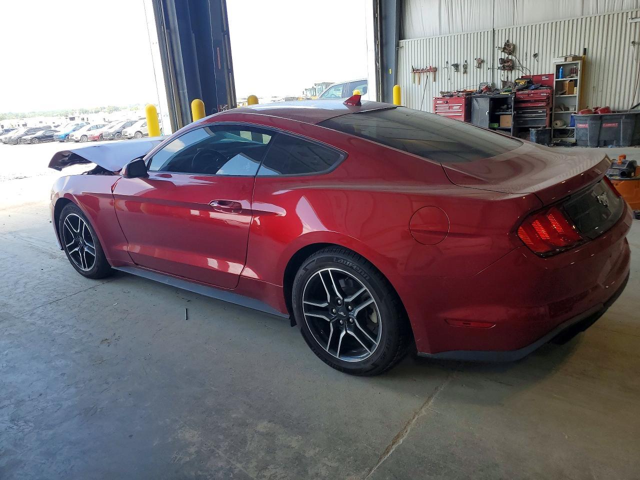 2021 Ford Mustang - zdjęcie 2