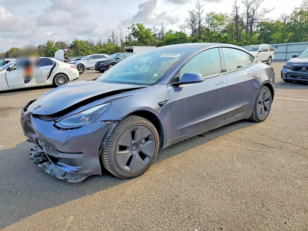 2021 Tesla Model 3 - zdjęcie główne
