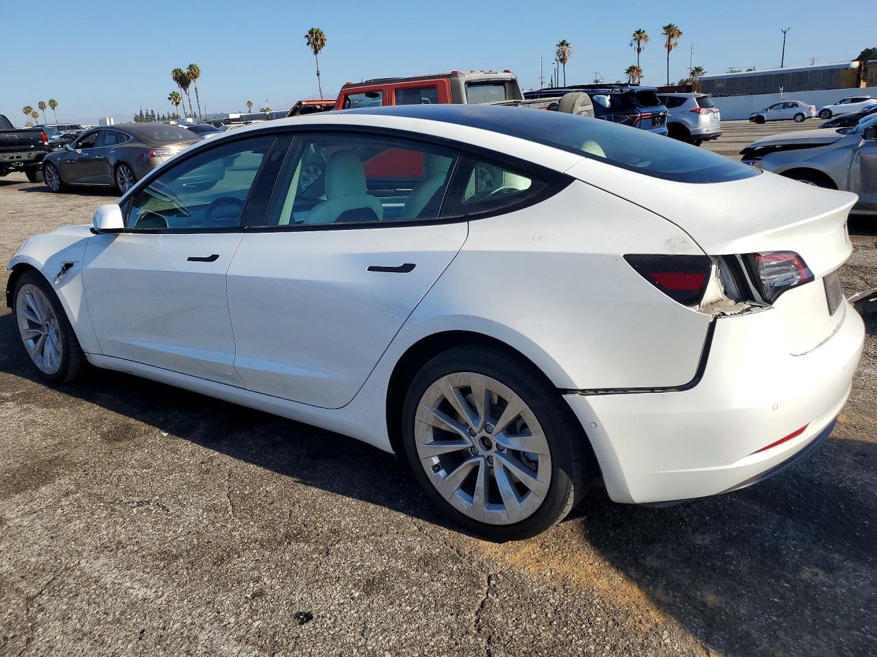 2022 Tesla Model 3 - zdjęcie 2