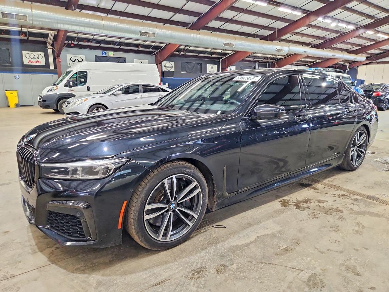 2021 BMW 750 Xi - zdjęcie główne