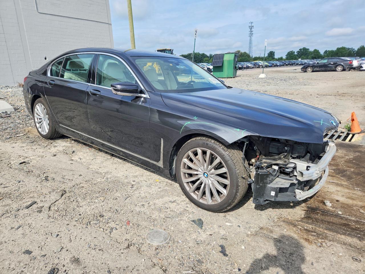 2021 BMW Seria 7 740i - zdjęcie 4
