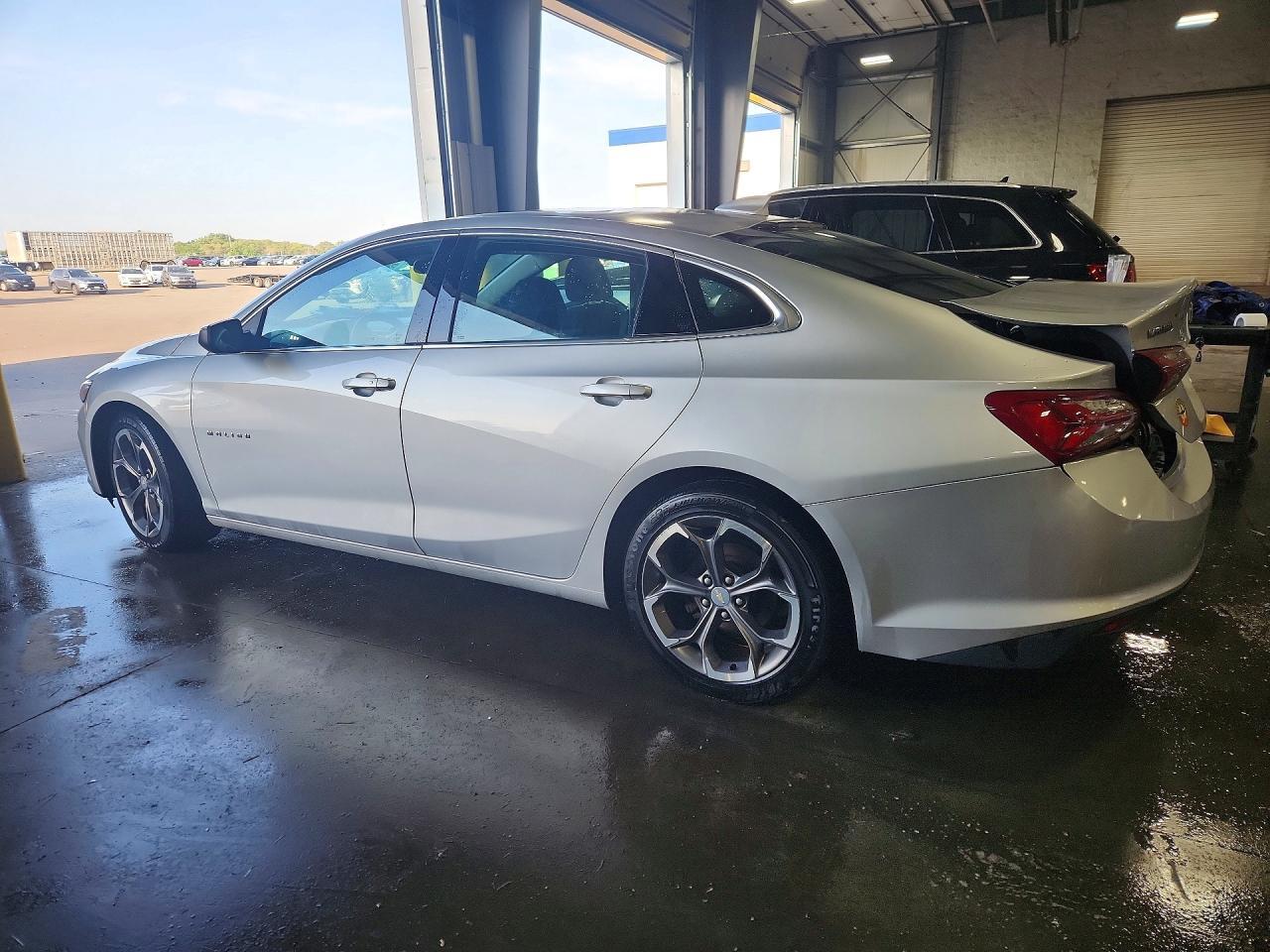 2021 Chevrolet Malibu Lt - zdjęcie 2