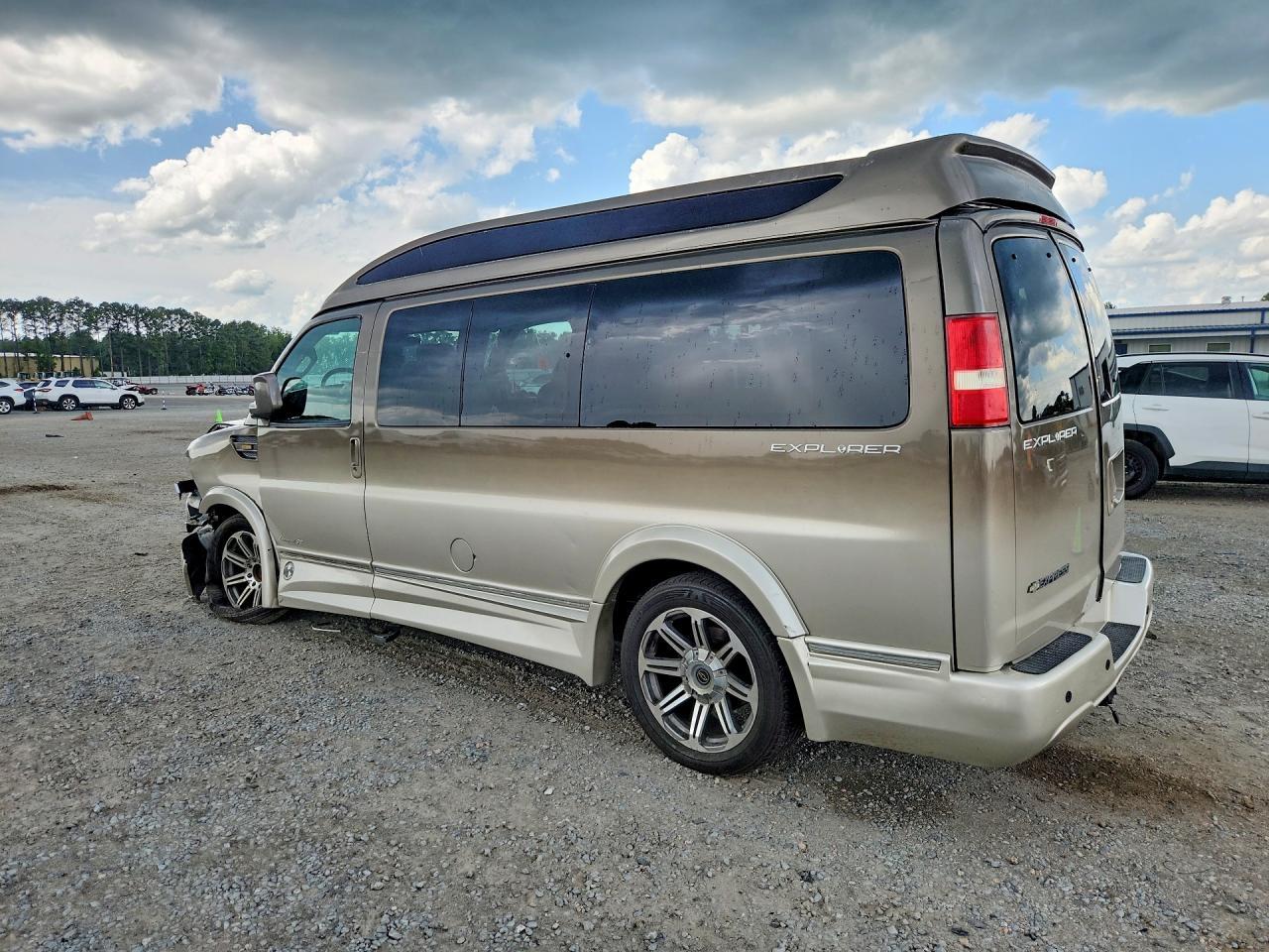 2017 Chevrolet Express G2500 - zdjęcie 2