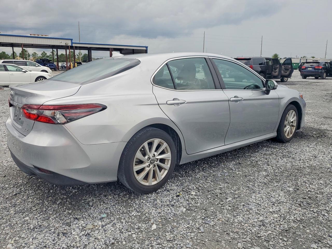 2023 Toyota Camry Le - zdjęcie 3