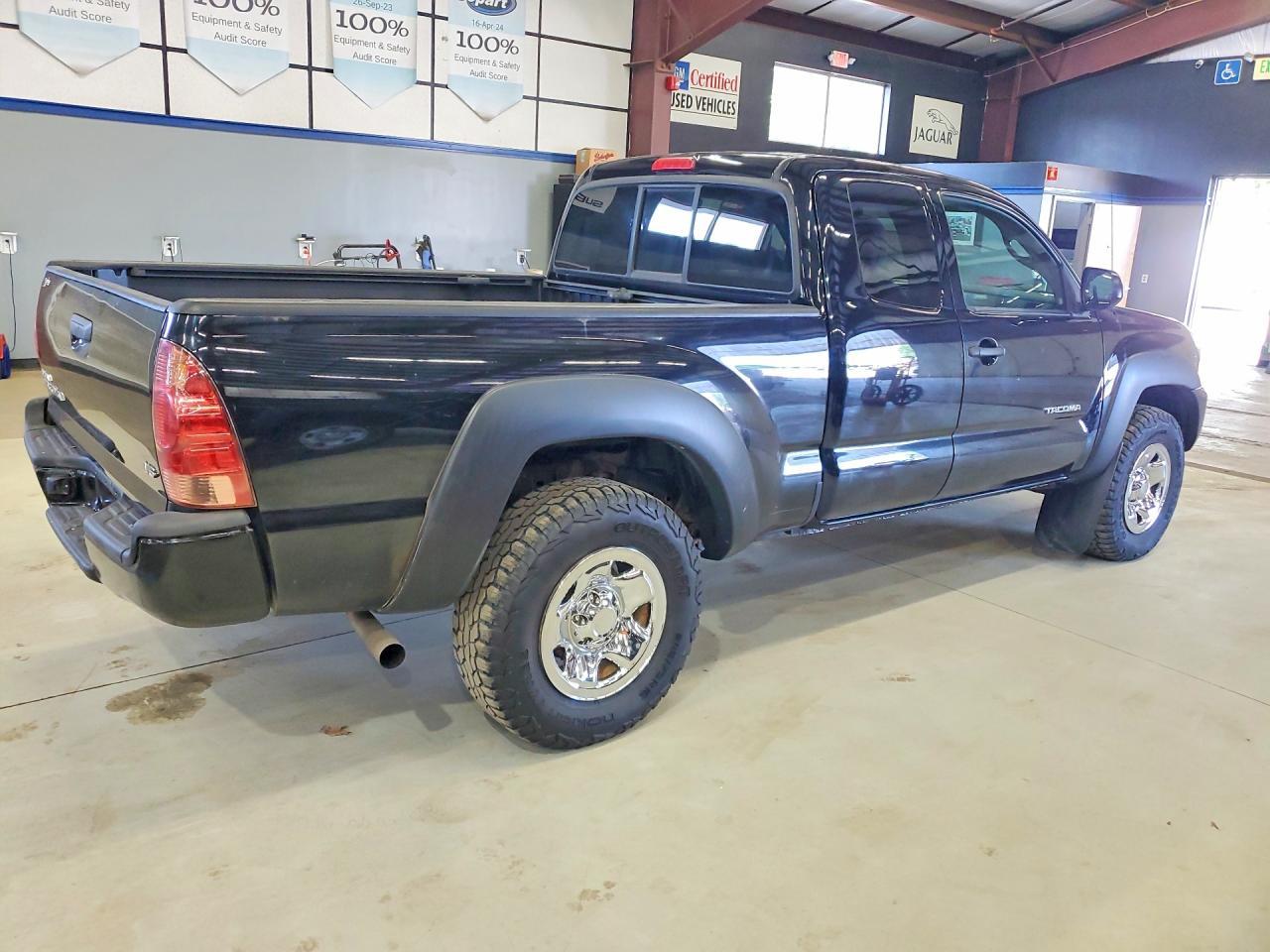 2015 Toyota Tacoma V6 - zdjęcie 3