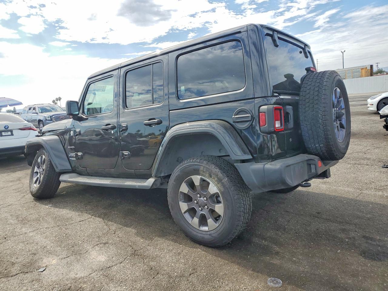 2018 Jeep Wrangler Unlimited Sahara - zdjęcie 2