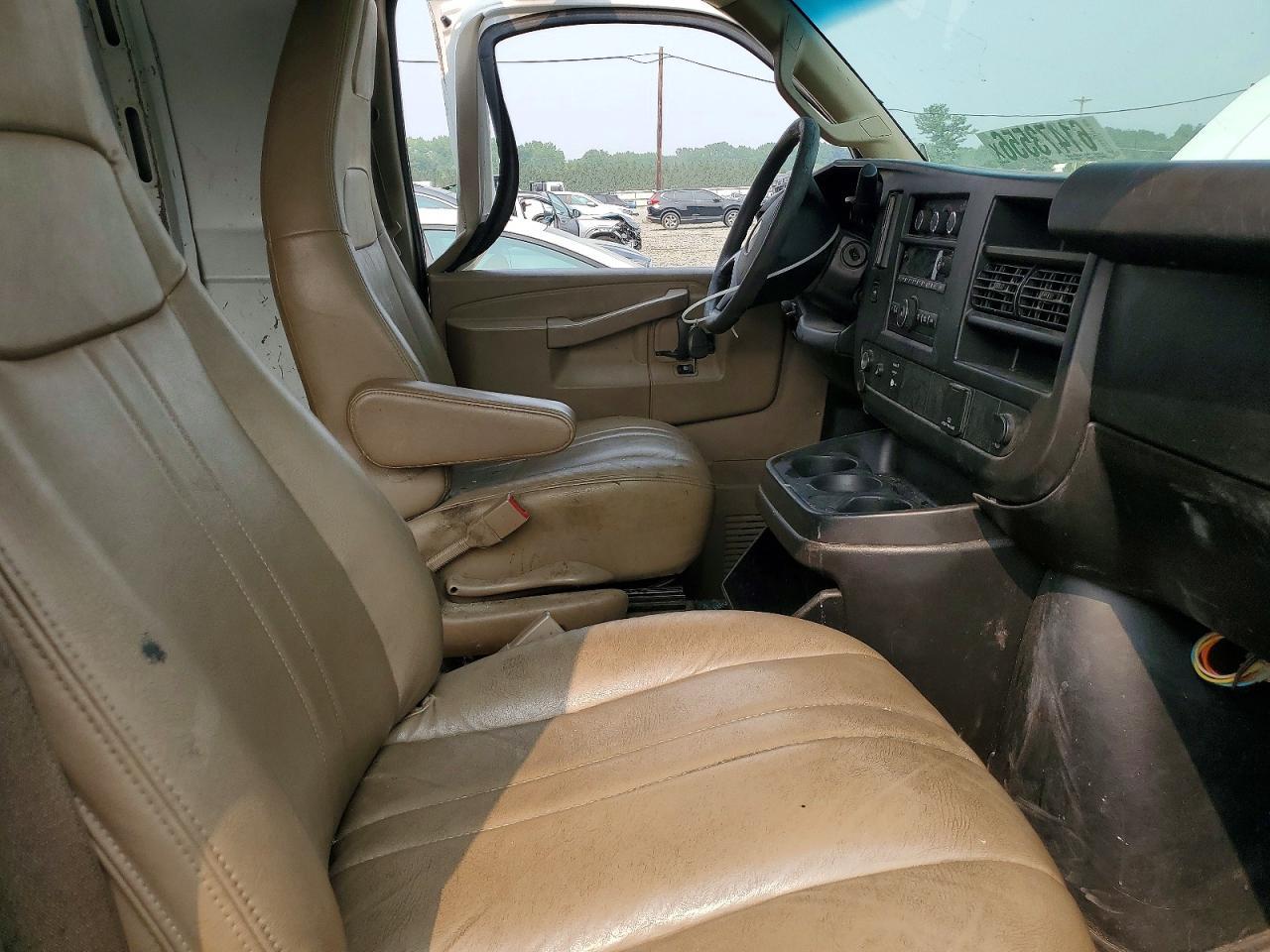 2016 Chevrolet Express G2500 - zdjęcie 7