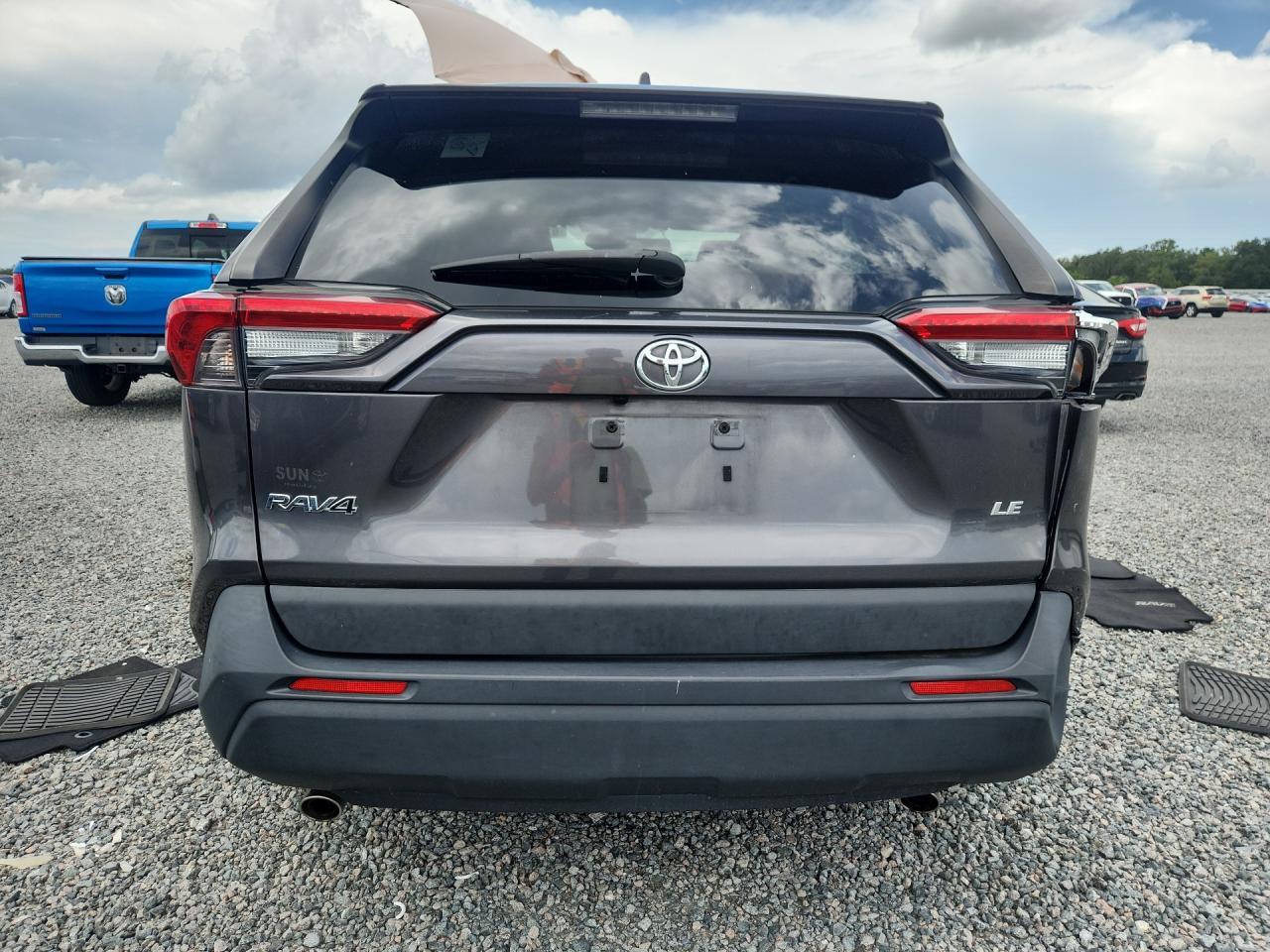 2019 Toyota Rav4 Le - zdjęcie 6