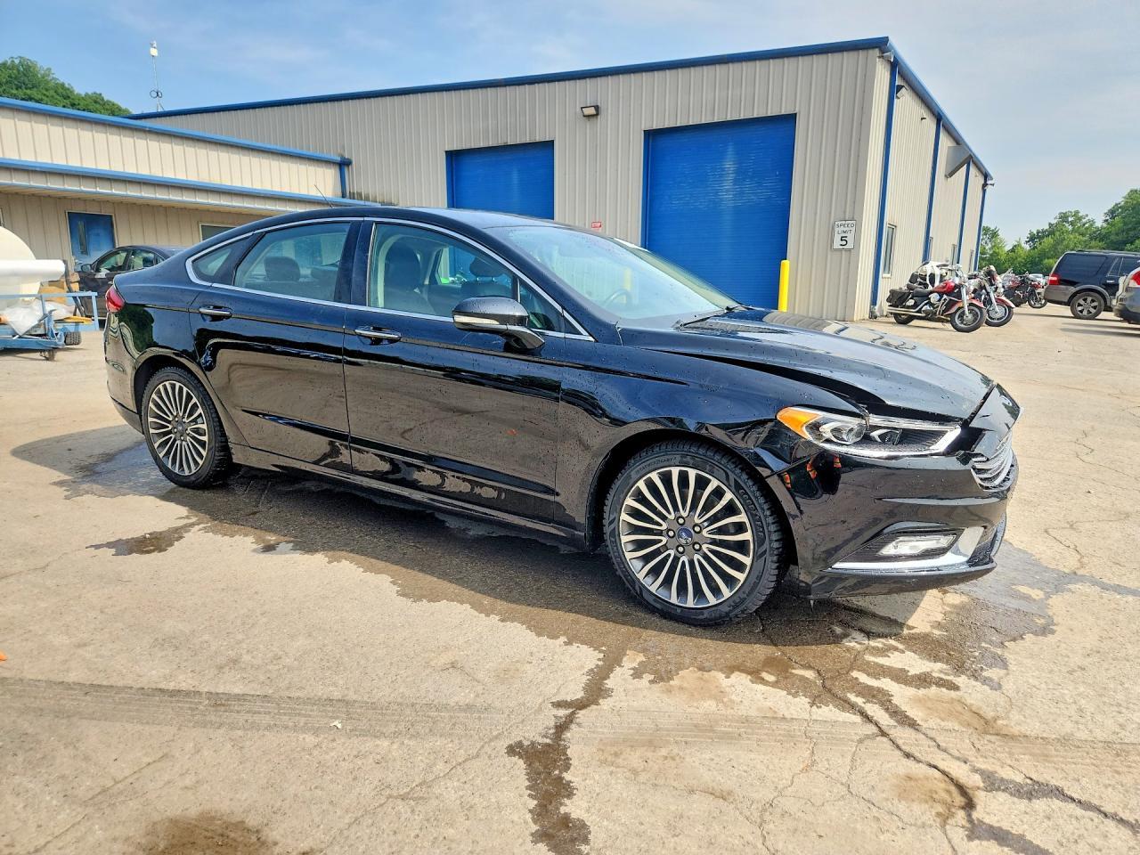 2017 Ford Fusion Titanium - zdjęcie 4