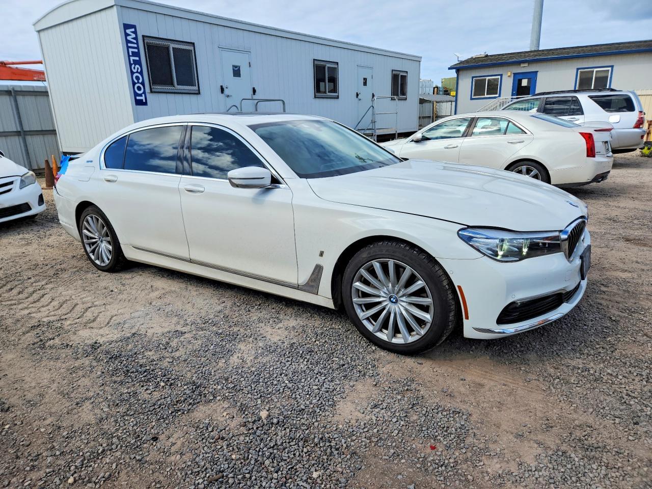 2018 BMW Seria 7 740e - zdjęcie 4