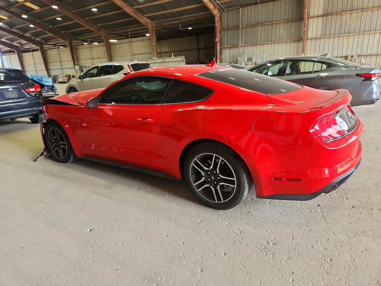 2021 Ford Mustang - zdjęcie 2