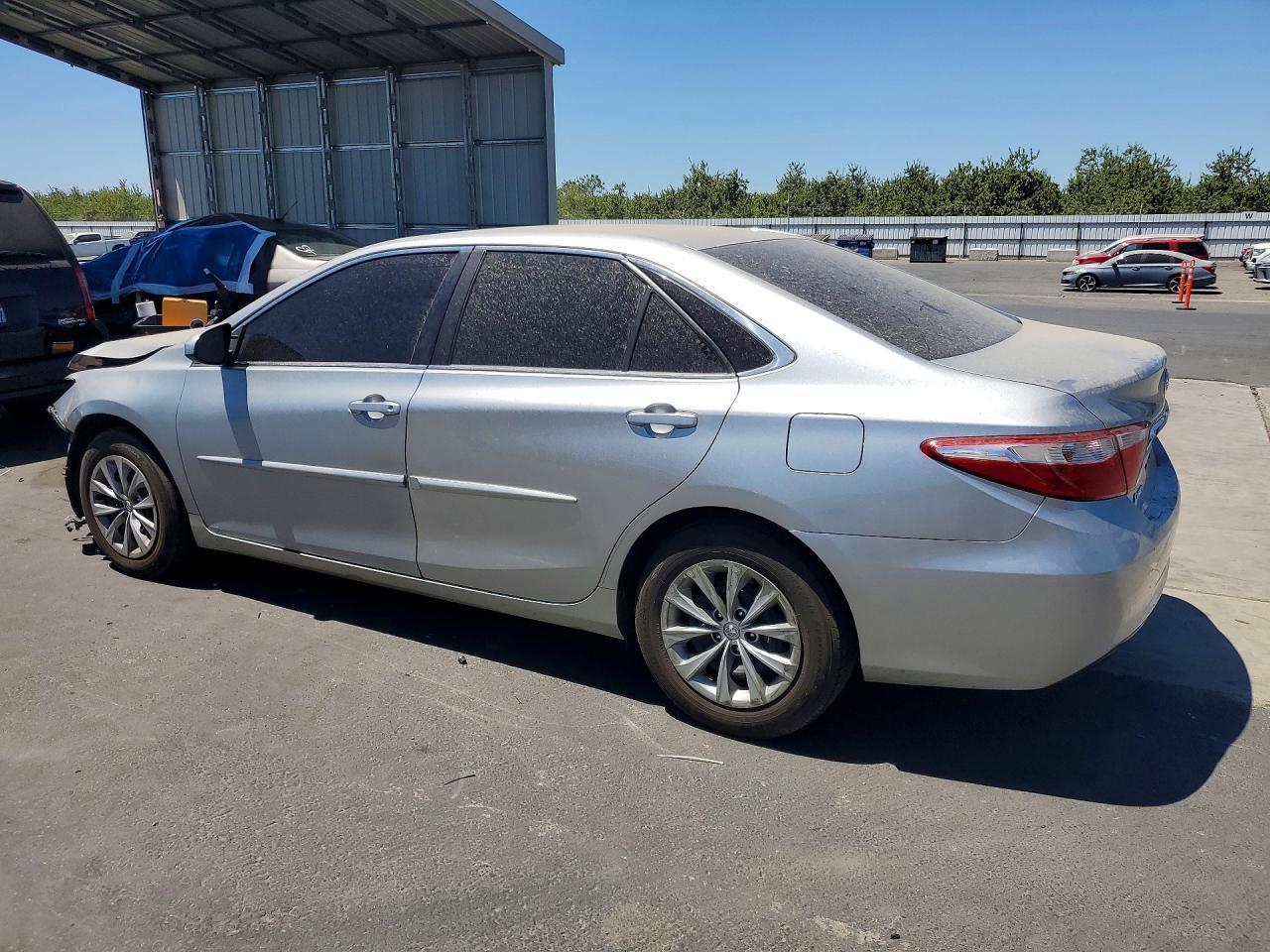2015 Toyota Camry Le - zdjęcie 2
