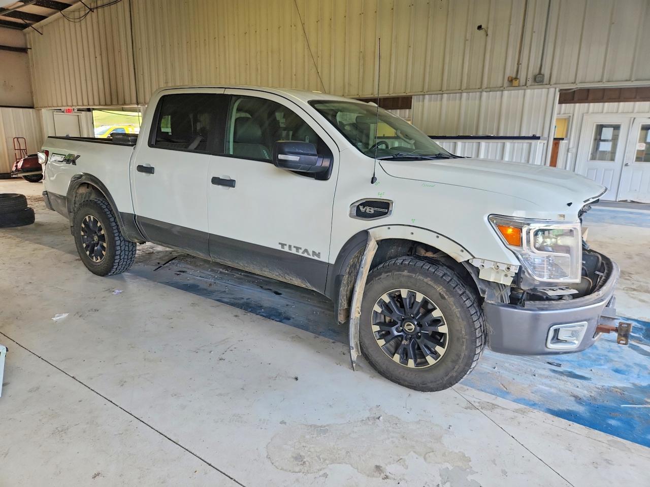 2017 Nissan Titan Pro-4X - zdjęcie 4