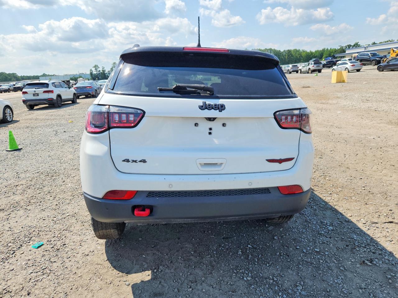 2023 Jeep Compass Trailhawk - zdjęcie 6