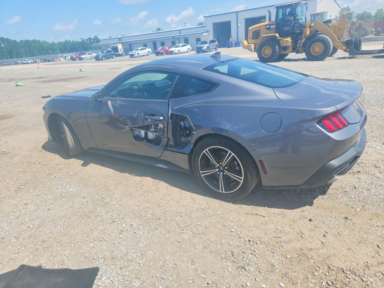 2024 Ford Mustang - zdjęcie 2