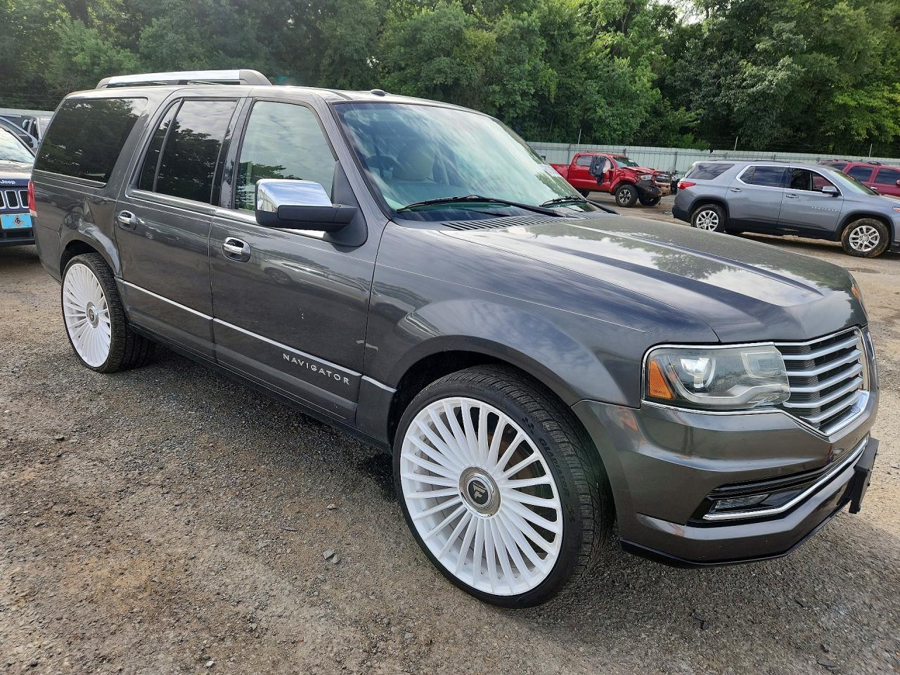 2016 Lincoln Navigator L Reserve - zdjęcie 4