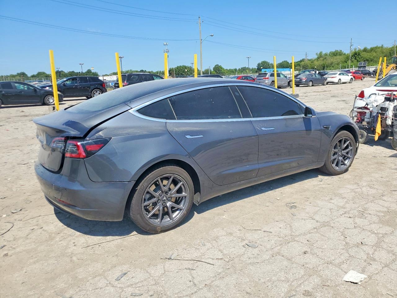 2020 Tesla Model 3 - zdjęcie 3
