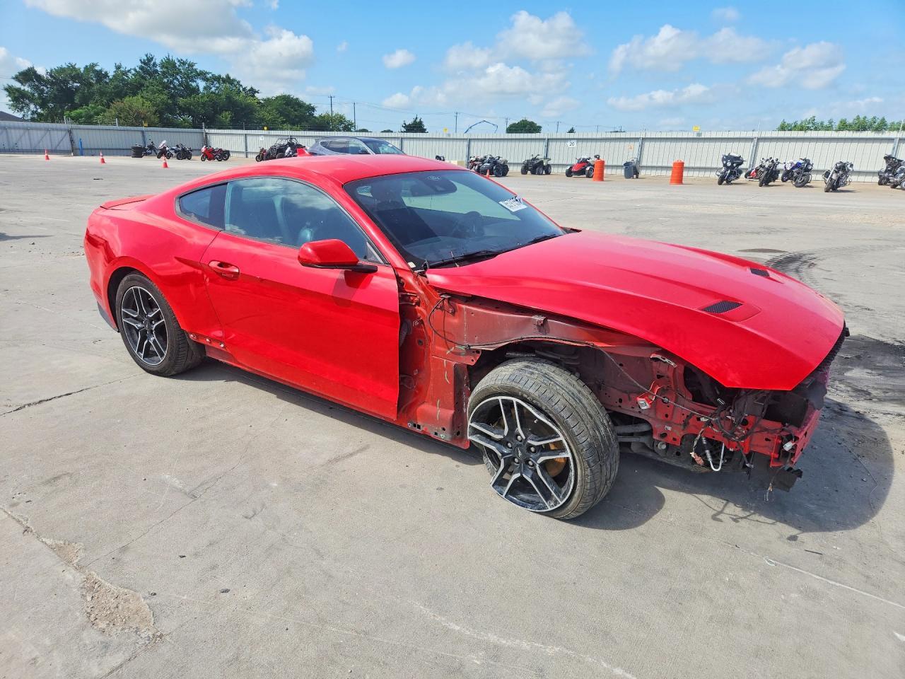 2023 Ford Mustang - zdjęcie 4