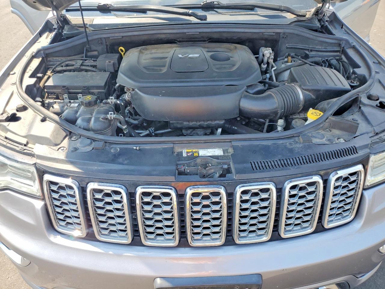 2018 Jeep Grand Cherokee Overland - zdjęcie 11