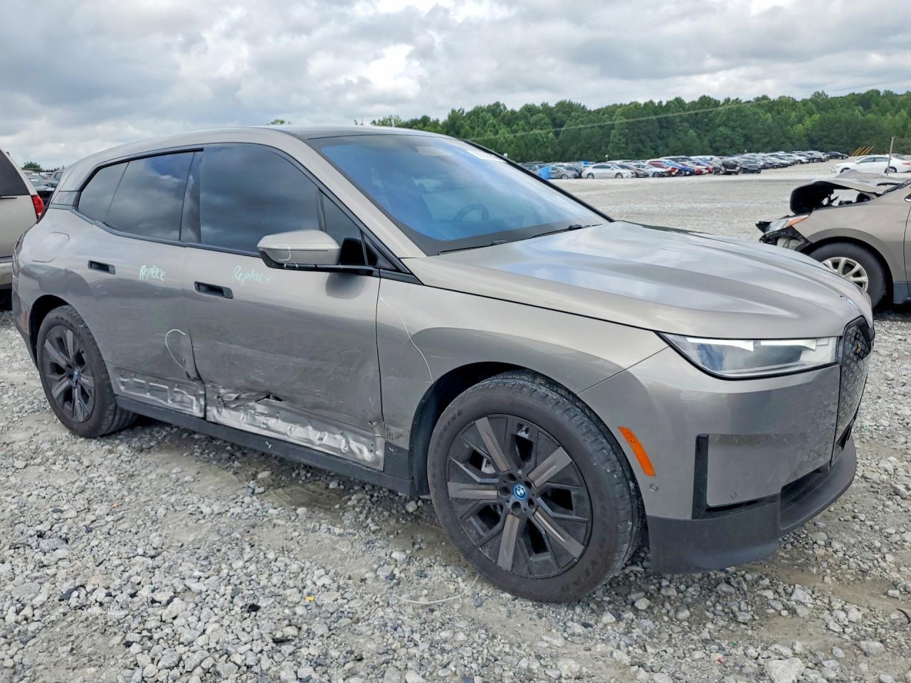 2024 BMW Ix xDrive50 - zdjęcie 4
