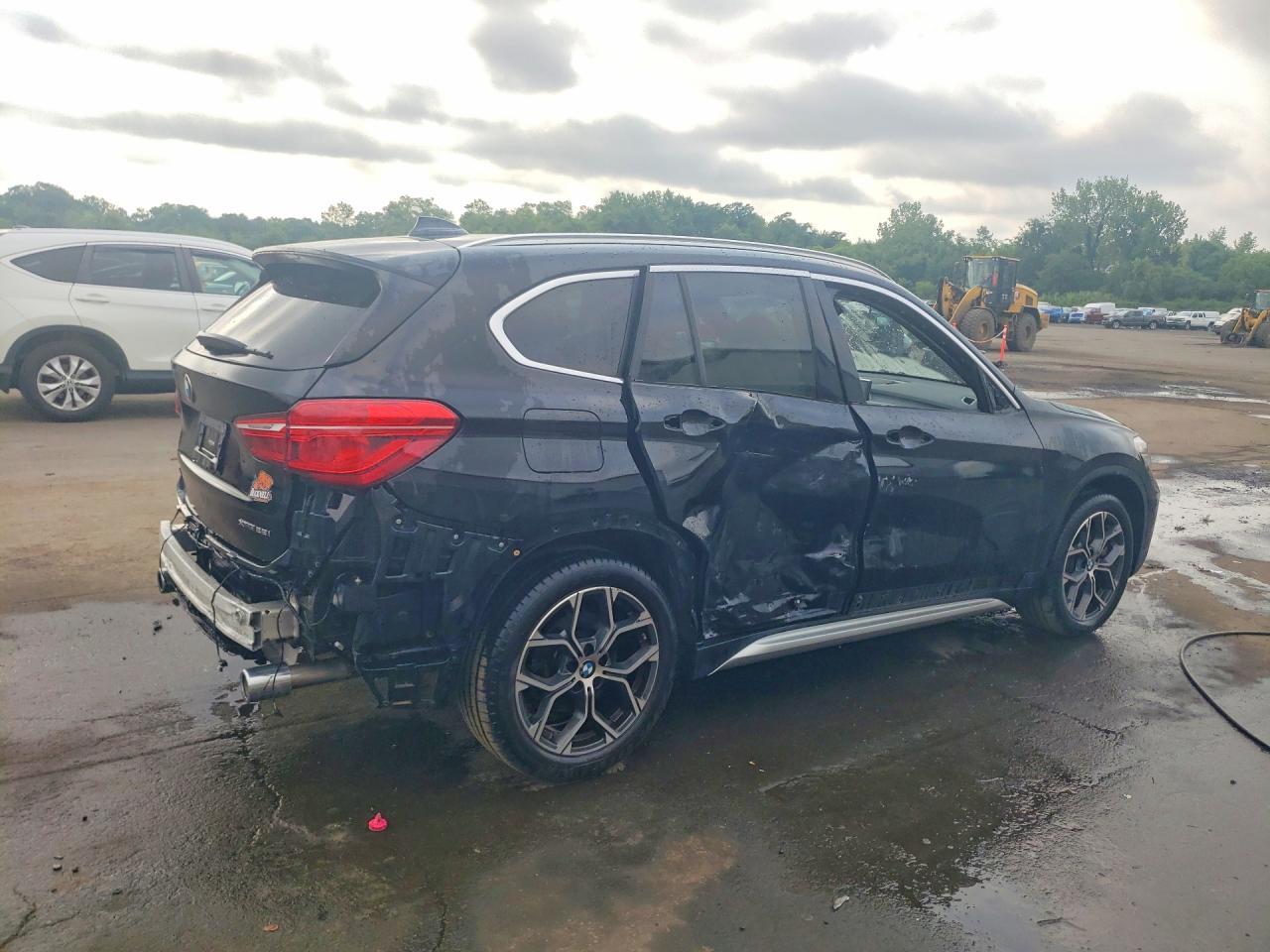 2022 BMW X1 xDrive28I - zdjęcie 3