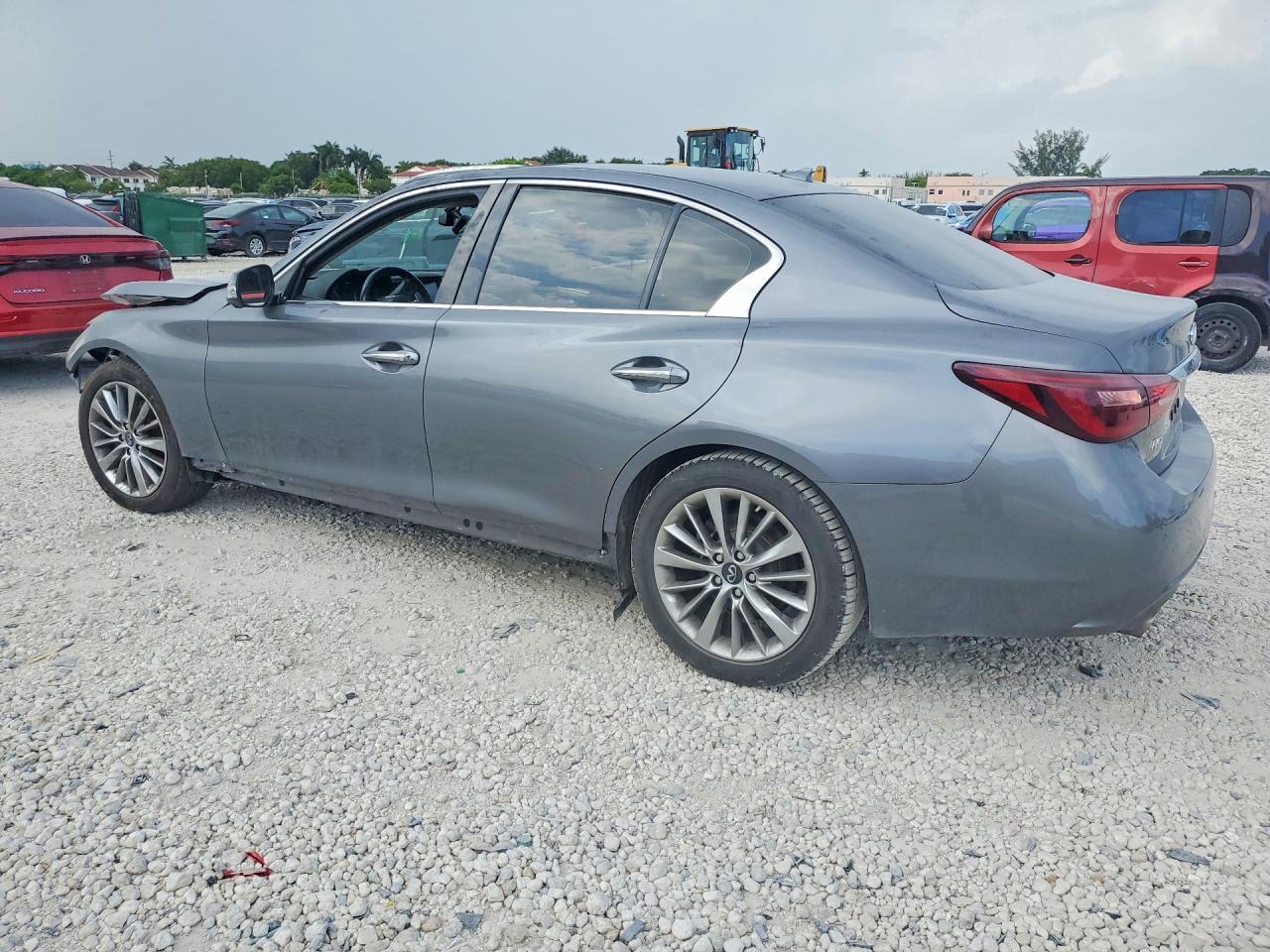 2021 Infiniti Q50 Luxe - zdjęcie 2