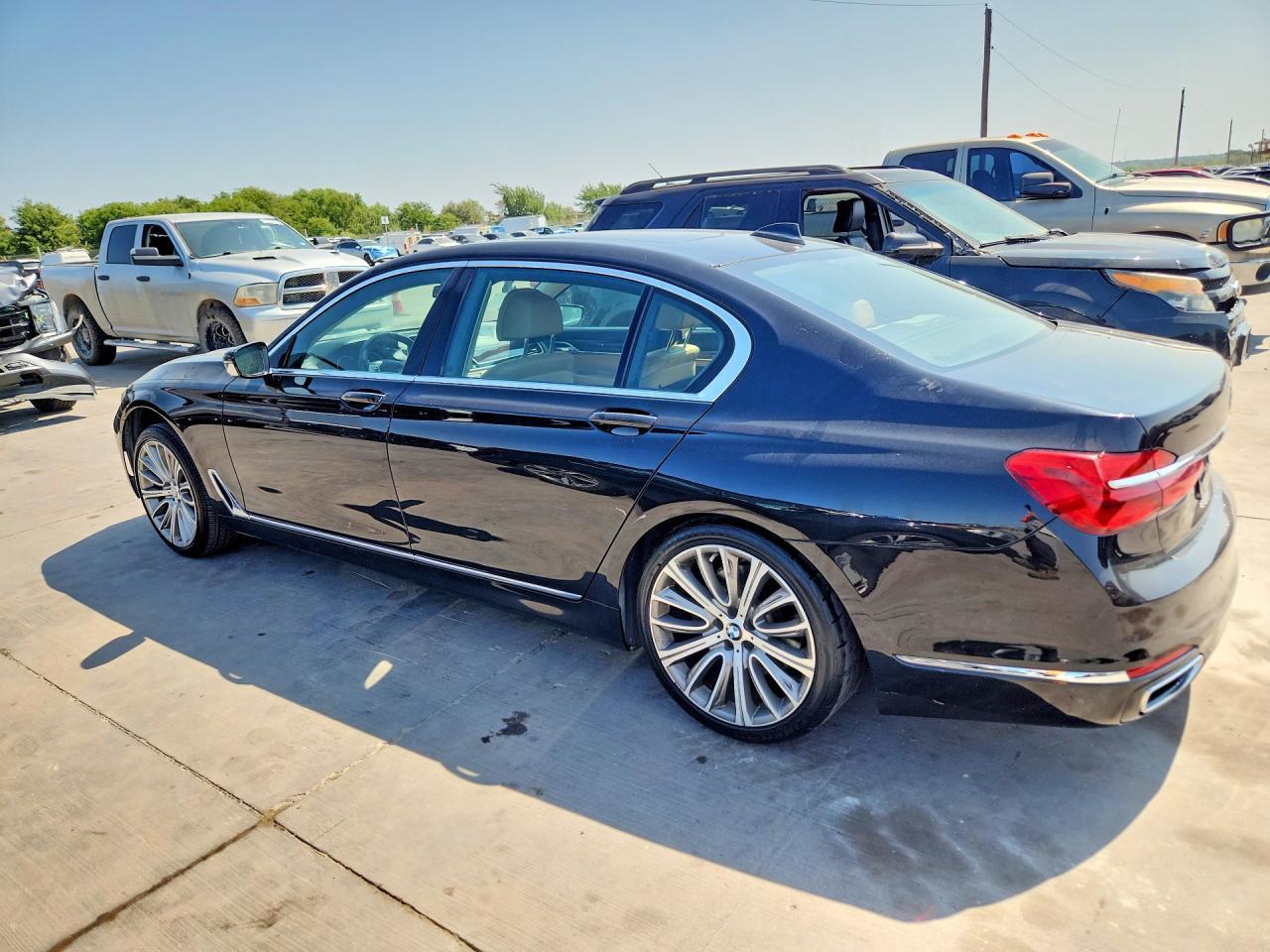2016 BMW 750 I - zdjęcie 2