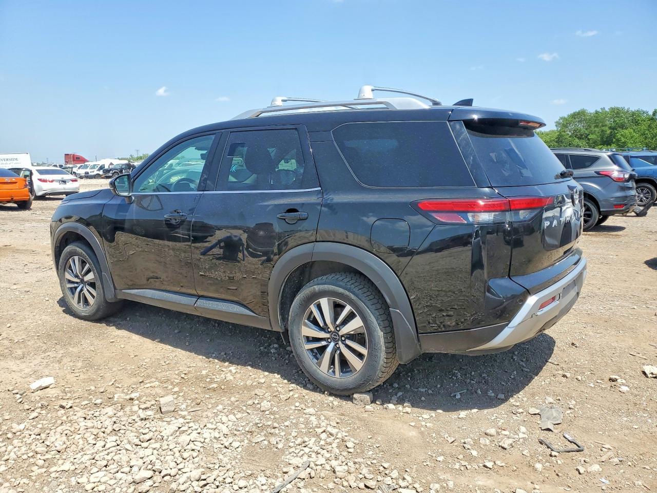 2024 Nissan Pathfinder Sl - zdjęcie 2