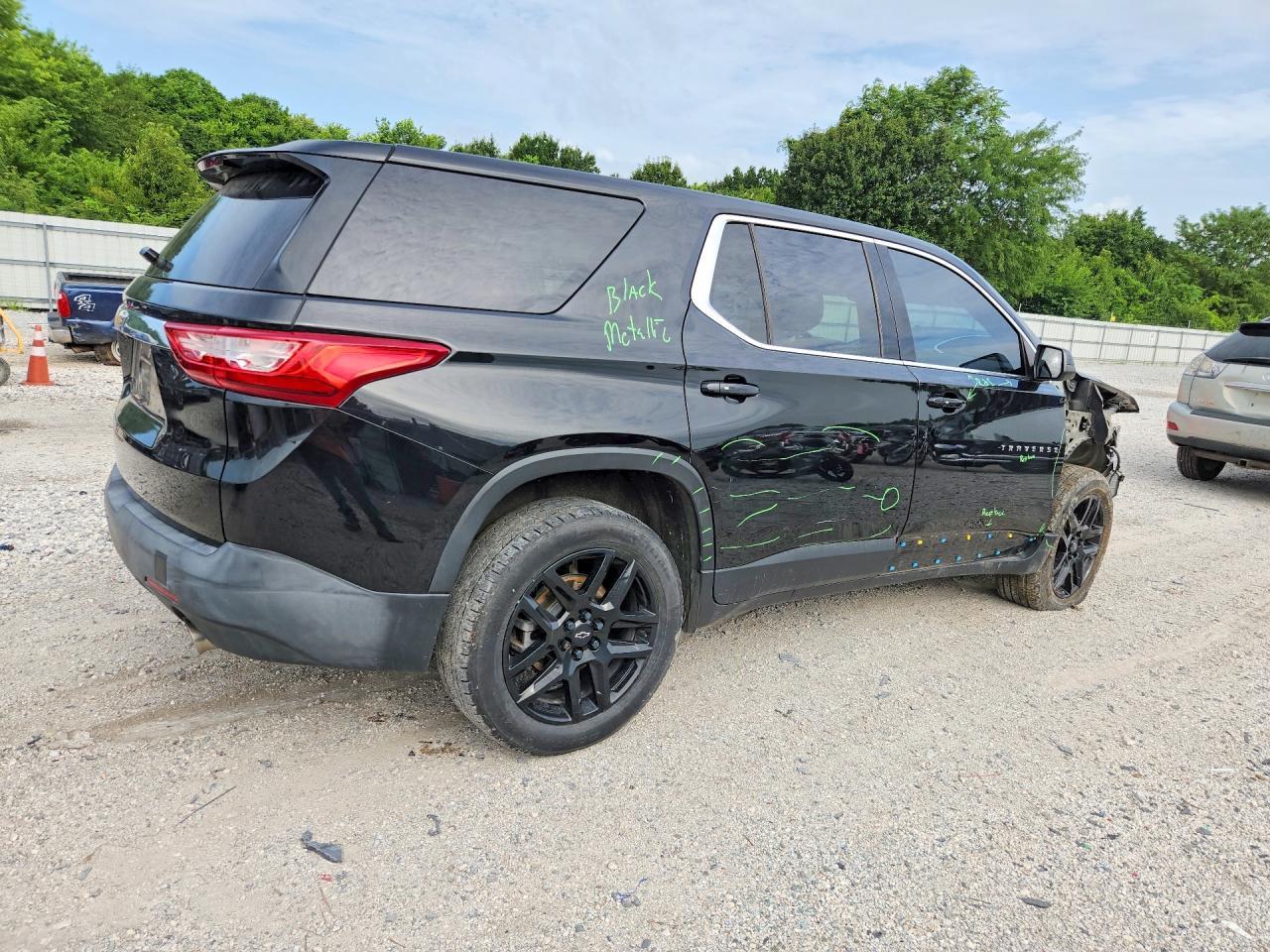 2021 Chevrolet Traverse Ls - zdjęcie 3
