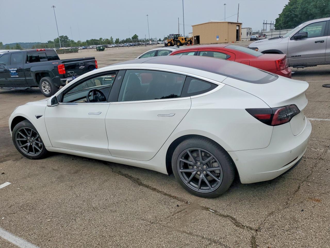 2018 Tesla Model 3 - zdjęcie 2