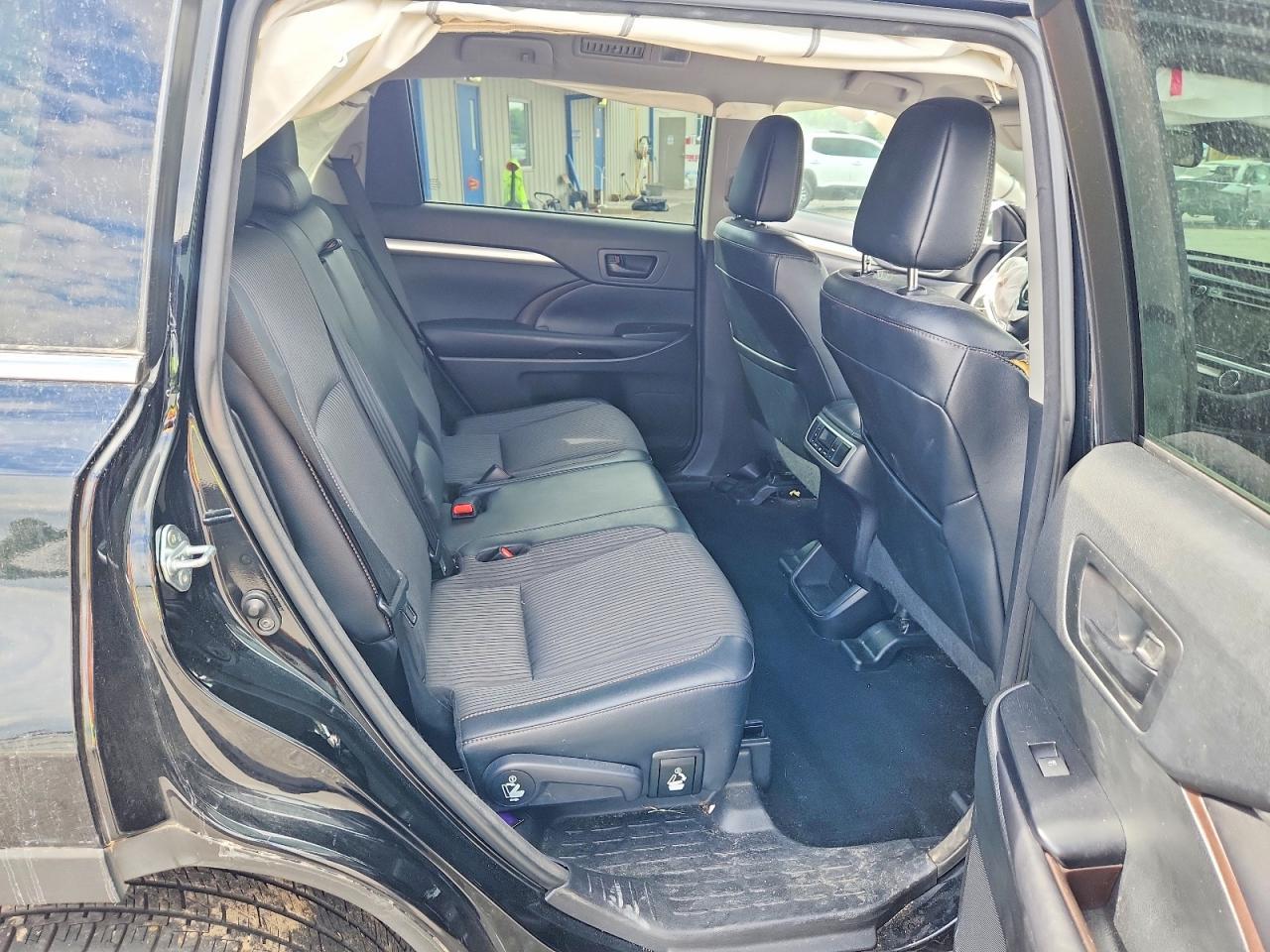 2017 Toyota Highlander Le Plus - zdjęcie 11