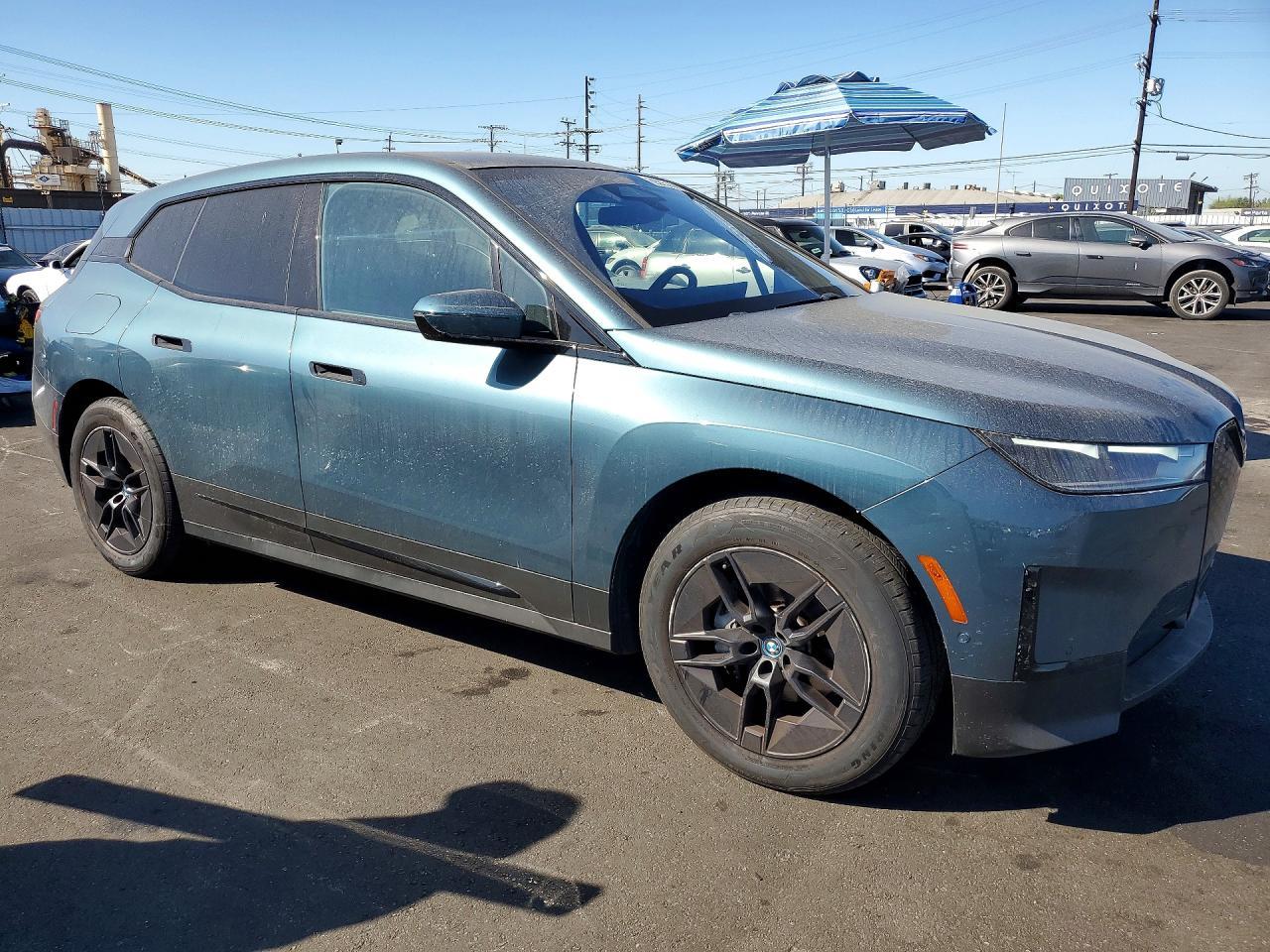 2025 BMW Ix xDrive50 - zdjęcie 4