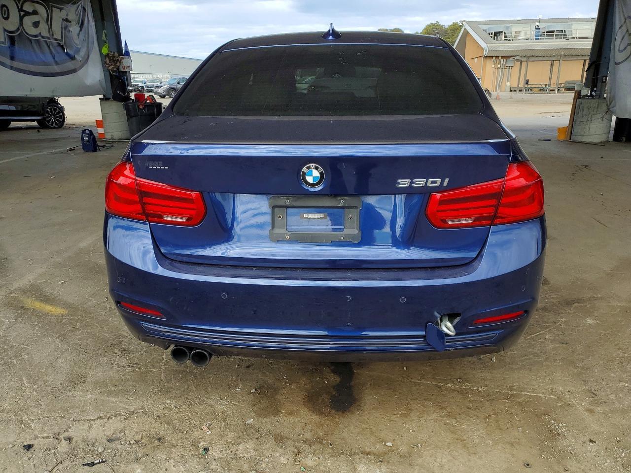 2017 BMW 330 I - zdjęcie 6