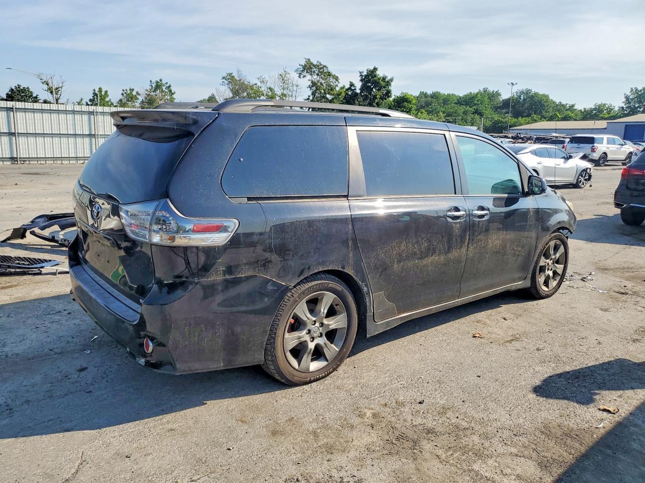 2014 Toyota Sienna Sport - zdjęcie 3
