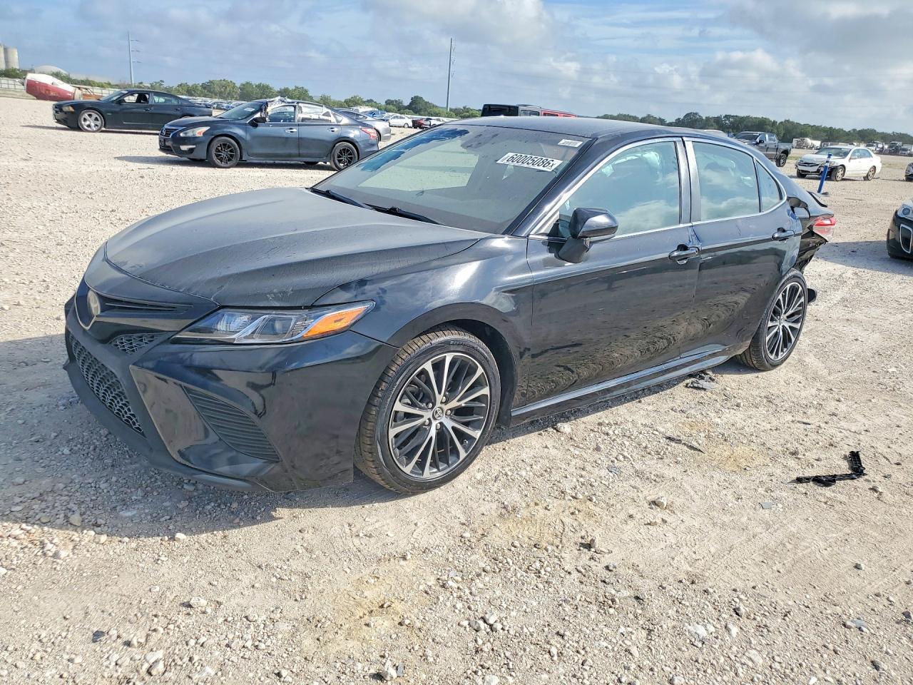 2019 Toyota Camry Se - zdjęcie główne