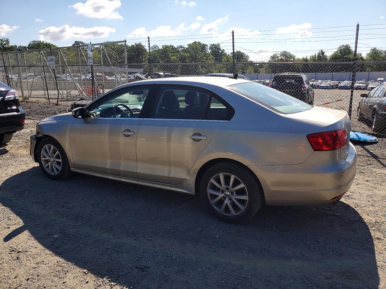 2013 Volkswagen Jetta Se - zdjęcie 2