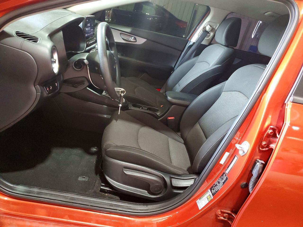2022 Kia Forte Lxs - zdjęcie 7