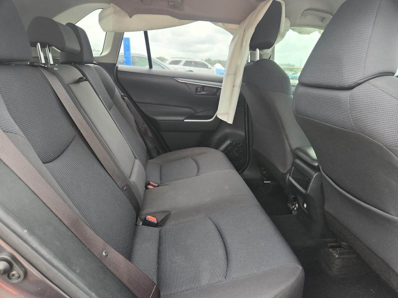 2019 Toyota Rav4 Le - zdjęcie 11