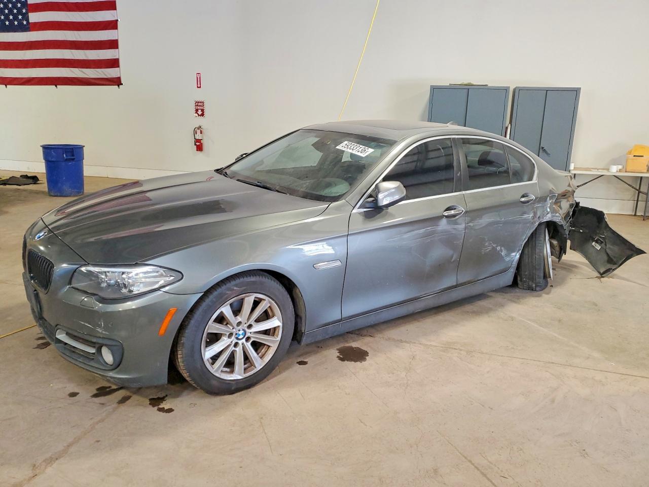 2015 BMW Seria 5 528i - zdjęcie główne