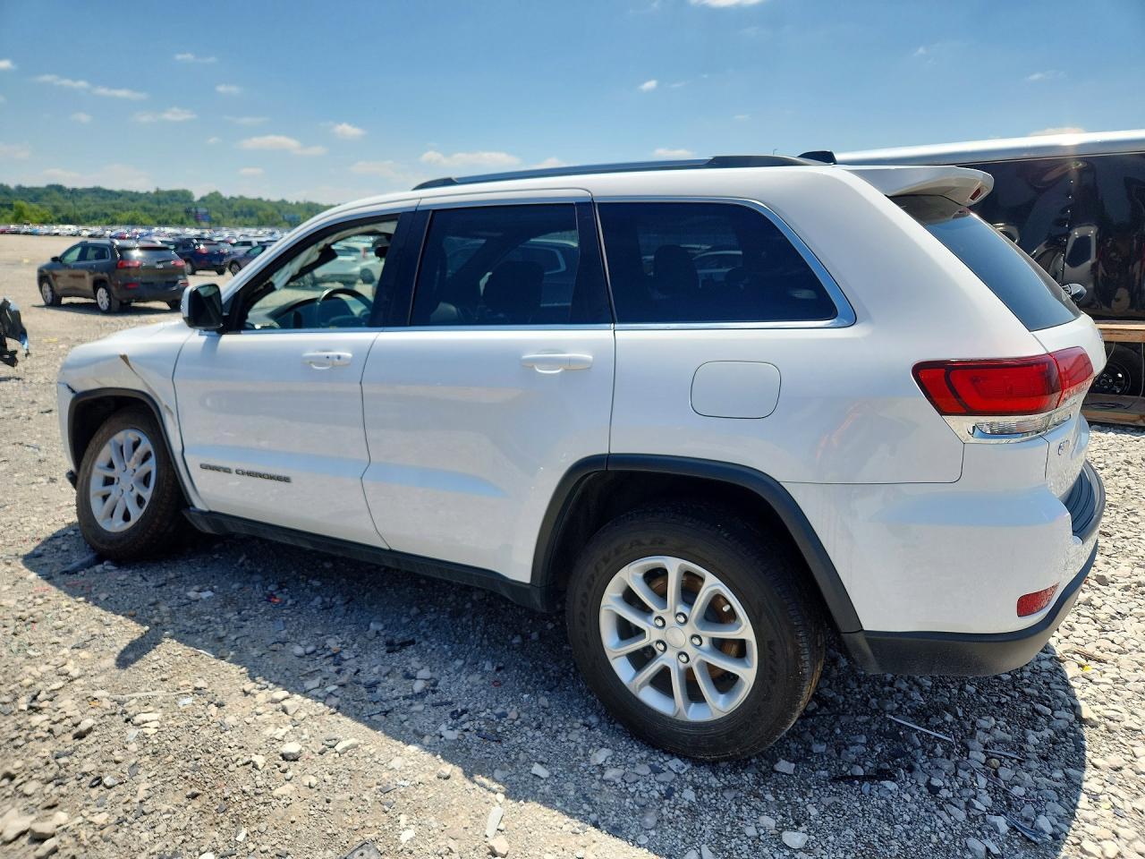 2021 Jeep Grand Cherokee Laredo - zdjęcie 2
