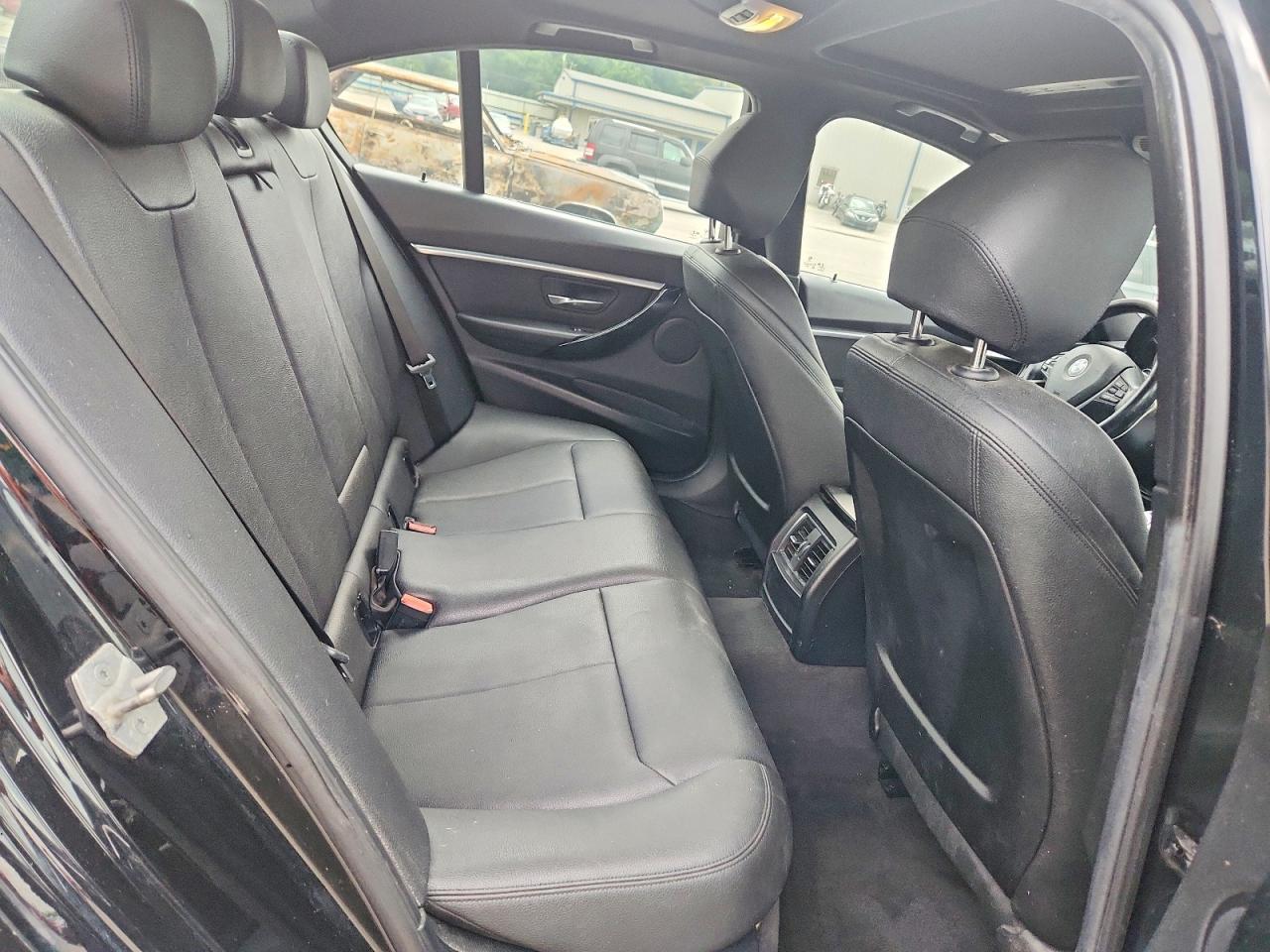 2018 BMW Seria 3 330i - zdjęcie 10
