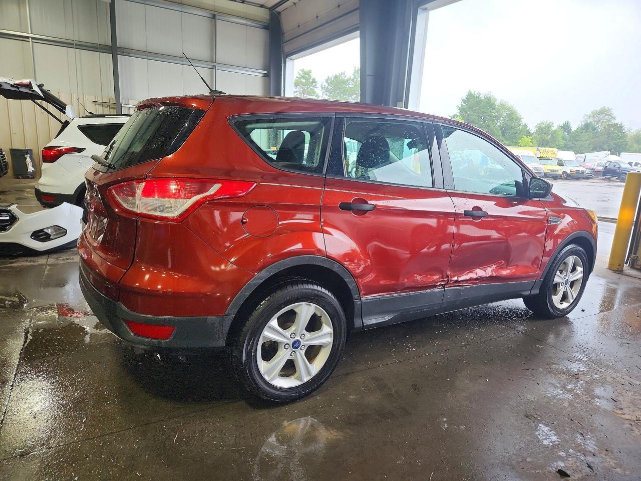 2014 Ford Escape S - zdjęcie 3